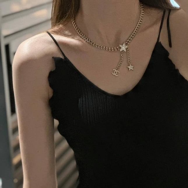 CHANEL 26S CHANEL CC LOGO DOUBLE CHAIN STAR DROP NECKLACE IN GOLD METAL 633324