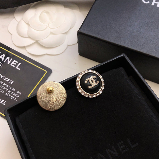 CHANEL 26S DOUBLE C LOGO BLACK ENAMEL CRYSTAL FRAME STUD EARRINGS IN GOLD METAL 633330