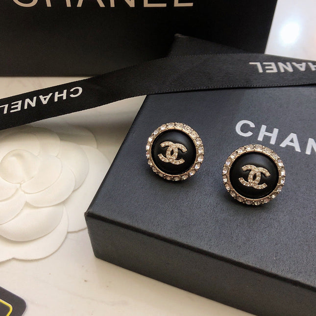 CHANEL 26S DOUBLE C LOGO BLACK ENAMEL CRYSTAL FRAME STUD EARRINGS IN GOLD METAL 633330