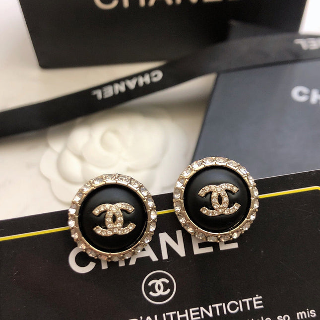 CHANEL 26S DOUBLE C LOGO BLACK ENAMEL CRYSTAL FRAME STUD EARRINGS IN GOLD METAL 633330