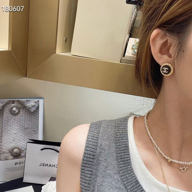 CHANEL 26S DOUBLE C LOGO BLACK ENAMEL CRYSTAL FRAME STUD EARRINGS IN GOLD METAL 633330