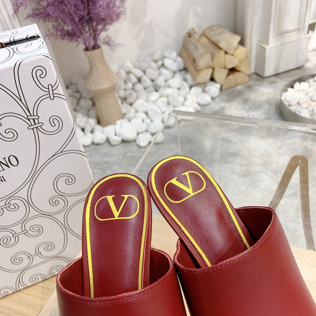 ROCKSTUD TOWER-HEEL MULES IN CURRANT RED CALFSKIN 7 CM