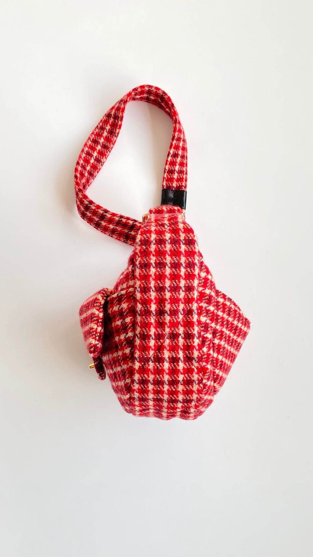 CHANEL 25S HOBO 30 CM IN RED TWEED WITH GOLD HARDWARE